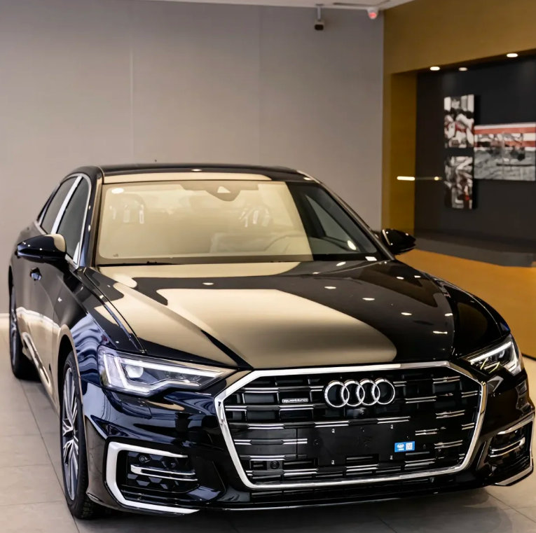 🚘奥迪A6豪华内饰：奥迪A6的内饰真的让人惊艳，采用高档材料，科技感十足的仪表