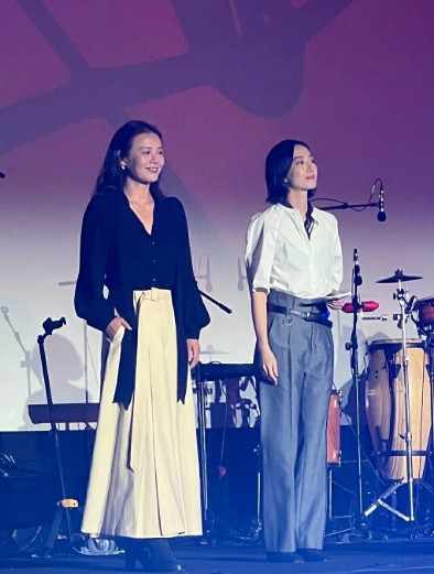 桂纶镁和马思纯同框，桂纶镁比马思纯大5岁，可怎么觉得马思纯更像姐姐呢？马思纯这是