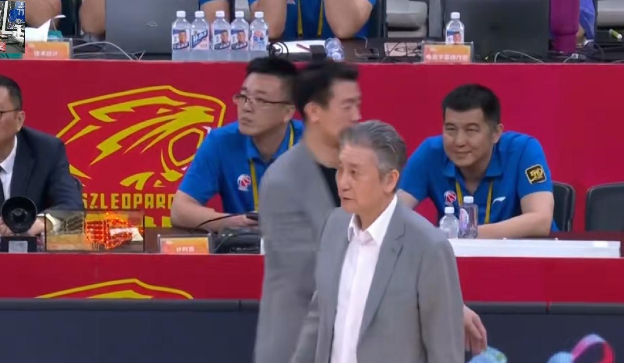 广东宏远要换帅？新帅竟然是他，胡明轩，徐杰的春天来了！！！近日，据透露，杜峰在