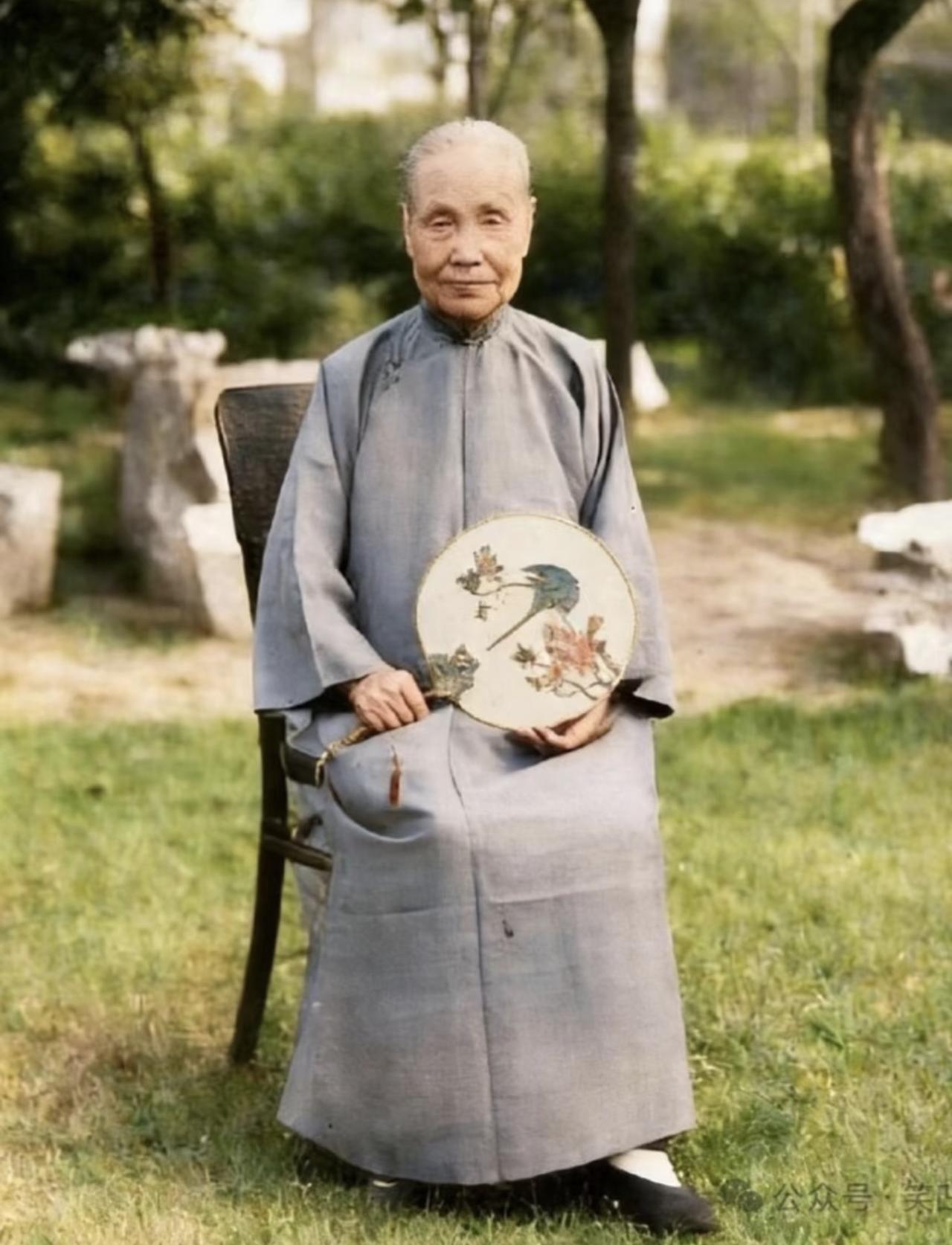 很多人以为晚清重臣家的千金，必定是锦衣玉食靠娘家庇荫过一辈子，其实曾国藩的幺女曾