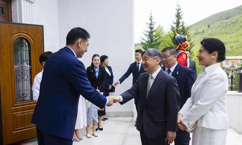 日本天皇德仁结束了对蒙古国的国事访问，蒙古国总统呼日勒苏赫在大天口国宾馆送行了日