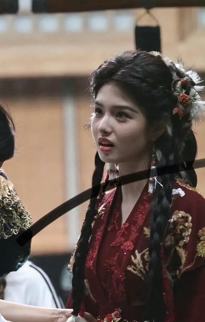 《百妖谱》主演们妆造路透生图🈶，邓为、艾米、陆奕呈、林时烨、安栩然，来康康如何