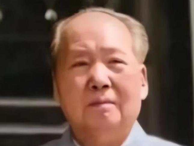 1975年，已经82岁高龄的毛主席突然说：功德林里的国民党战犯，都放了算了，这些