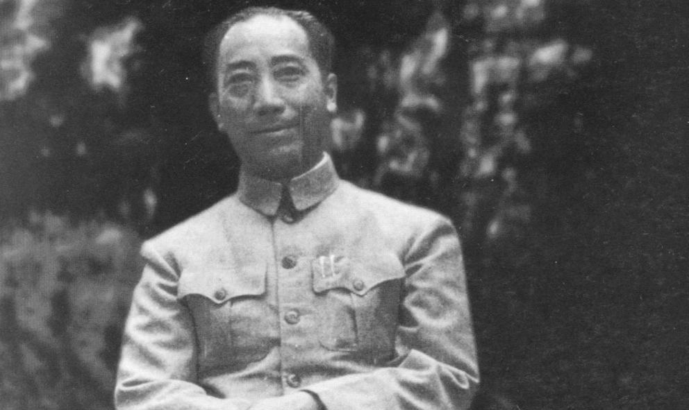 1938年，41岁戴笠借口加班，把秘书余淑衡，带到了卧房，戴笠递给她一杯咖啡：“