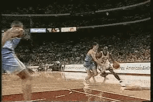 乔丹这样的拉杆上篮，现在NBA还有人能做得出吗？