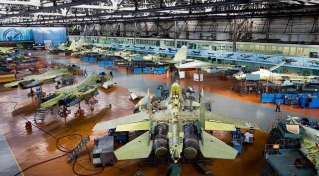 把自家饭碗端去给别人盛饭，结果锅都空了。巴基斯坦把JF-17的核心技术打包空运安