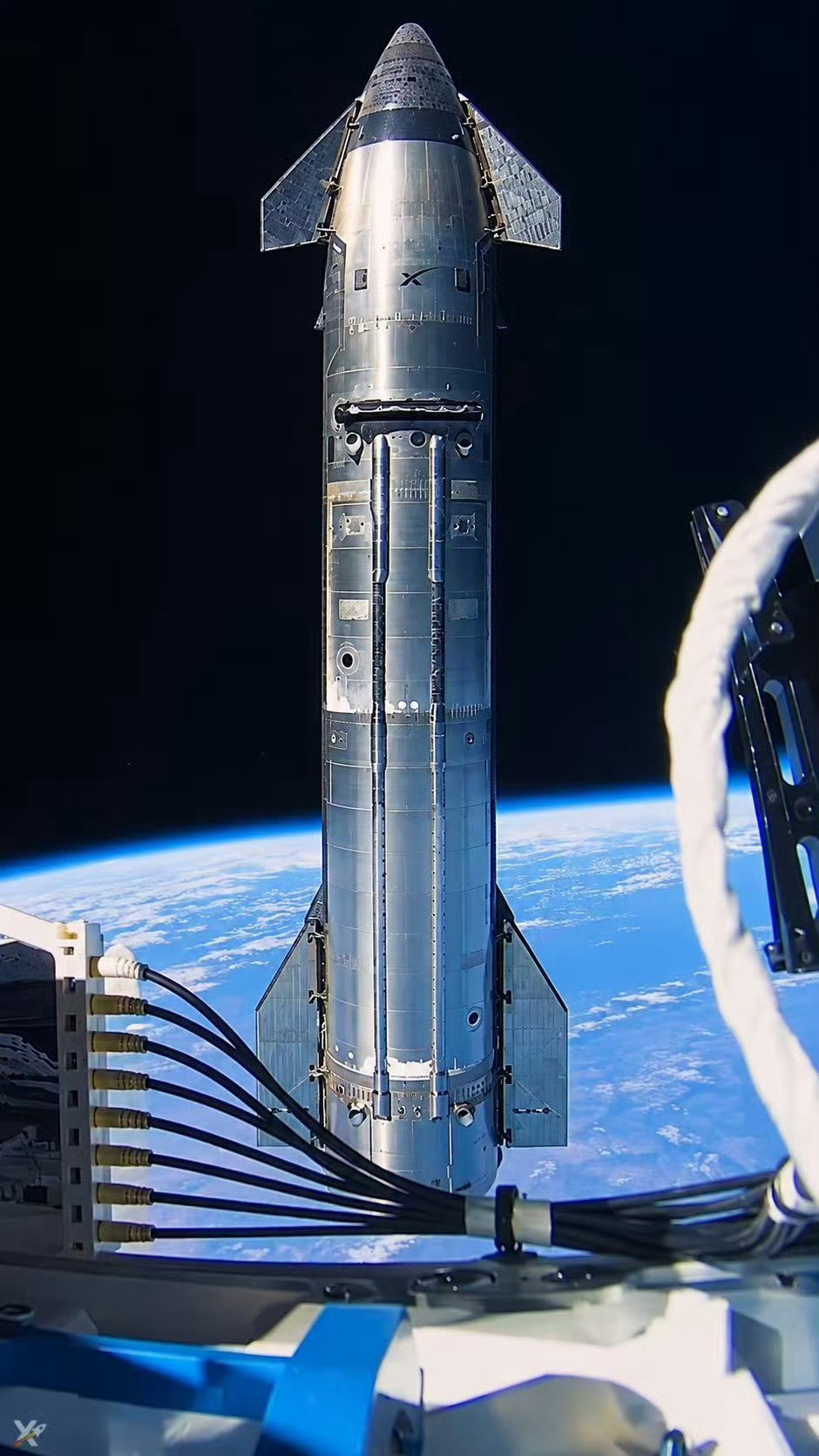 【太空探索助力计划航天马斯克SpaceX公司的星舰在轨照片！！！】SpaceX