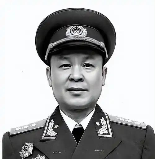 他既当过兵团司令，又出任兵团政委，怎么却被评为副兵团级上将？1955年全军大