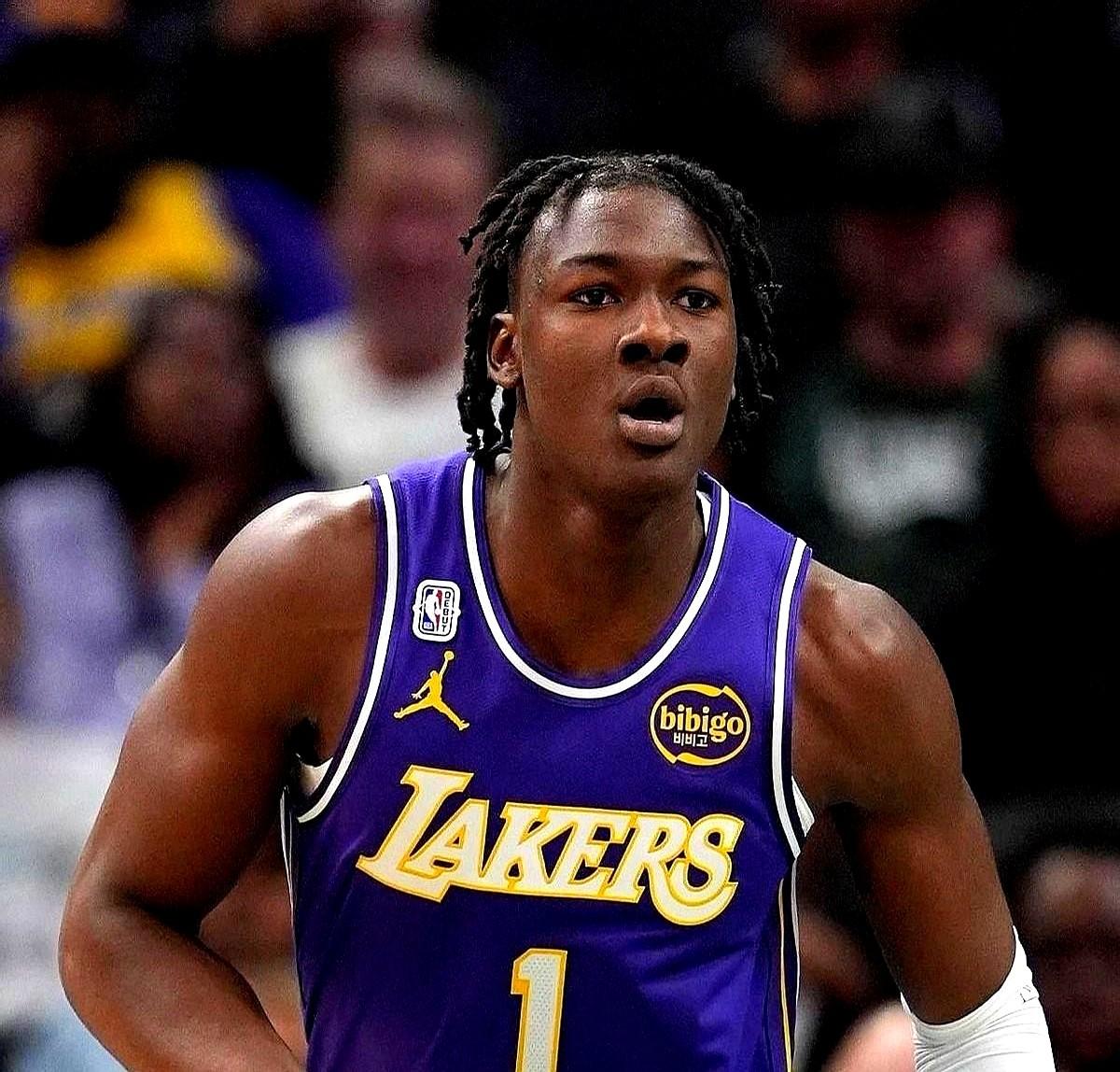 湖人这新秀阿杜·蒂耶罗，真是让人绷不住了。夏天刚为左膝过度伸展动了刀，整个季