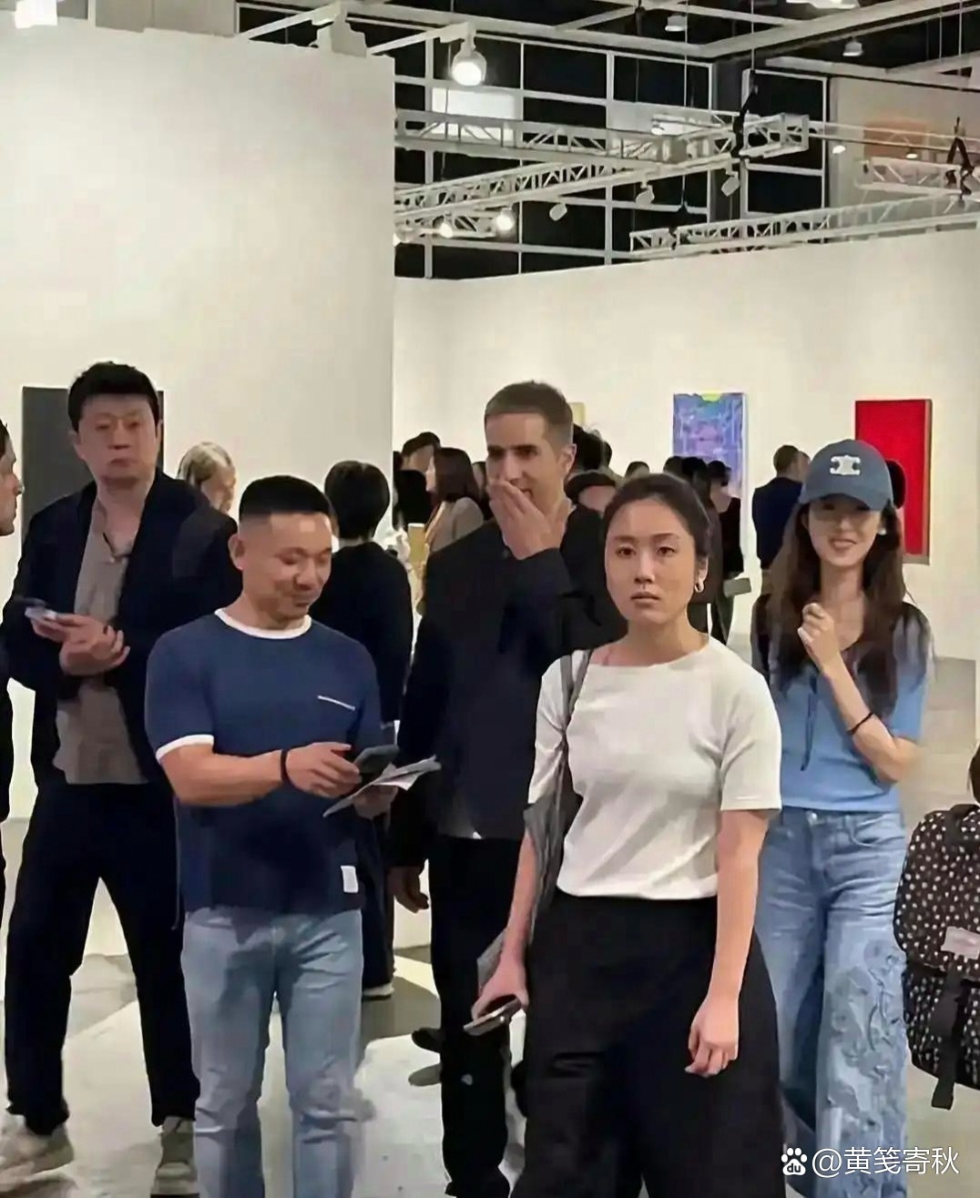 现实里刘强东老婆就长这样
