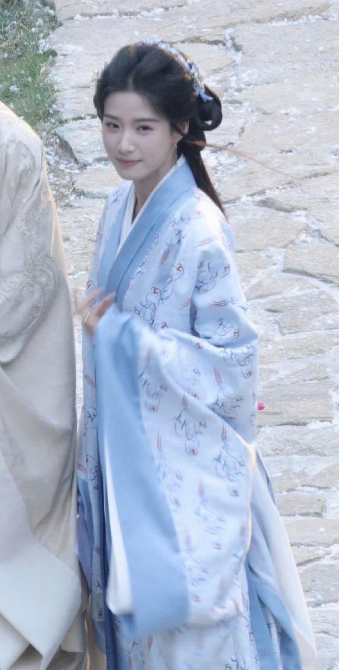 卢昱晓苏落薇少女时期妆造卢昱晓少女时期的苏落薇​​​卢昱晓苏落薇少女时期妆造路