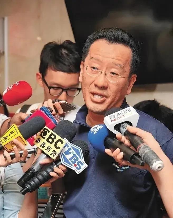 “台独”分子顾立雄，人称顾结巴，又在那里大放厥词了。真是让人笑话，说抗日战争是中