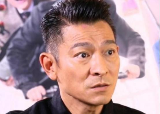 当年，刘德华告四川一家“刘德华板鸭店”侵权，没想到，老板直接怒斥：“又不是你一个