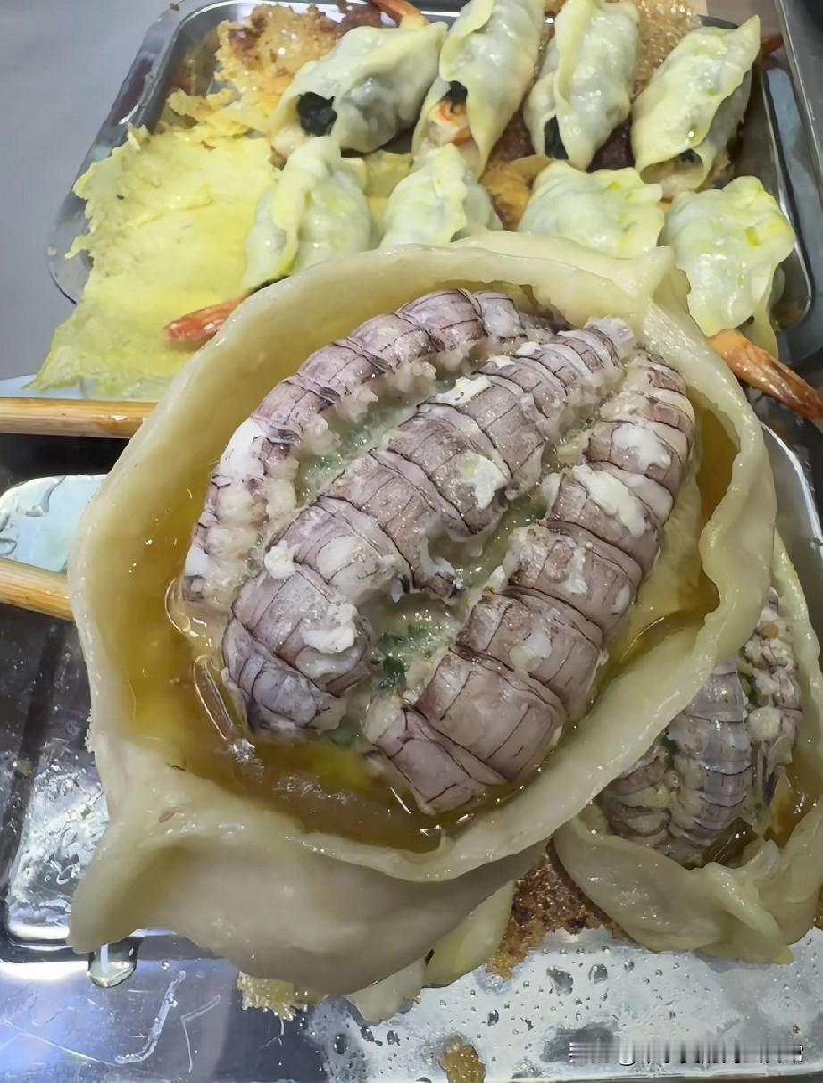 通州巨牛超好吃的皮皮虾锅贴!北京通州一家烧烤店的锅贴直接把整只皮皮虾裹进面
