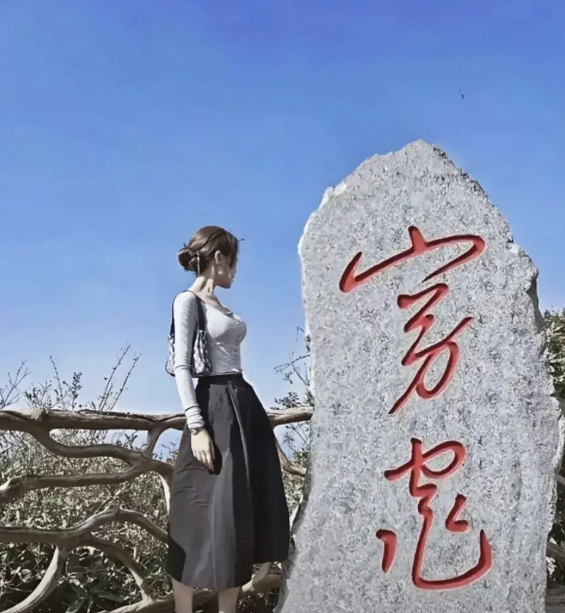 这两个字怎样念？研究半天没研究明白[抠鼻]