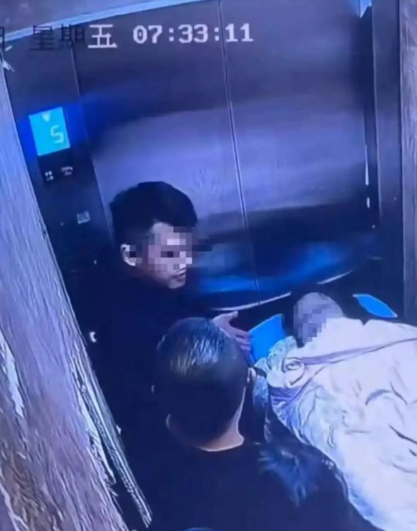 “严查到底！”8月22日，河北沧州，一女子陷入昏迷被送往医院抢救，据知情人透露，