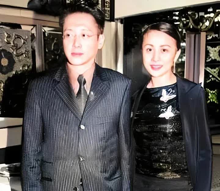 当年许晋亨与刘嘉玲一同出席活动时的一张留影