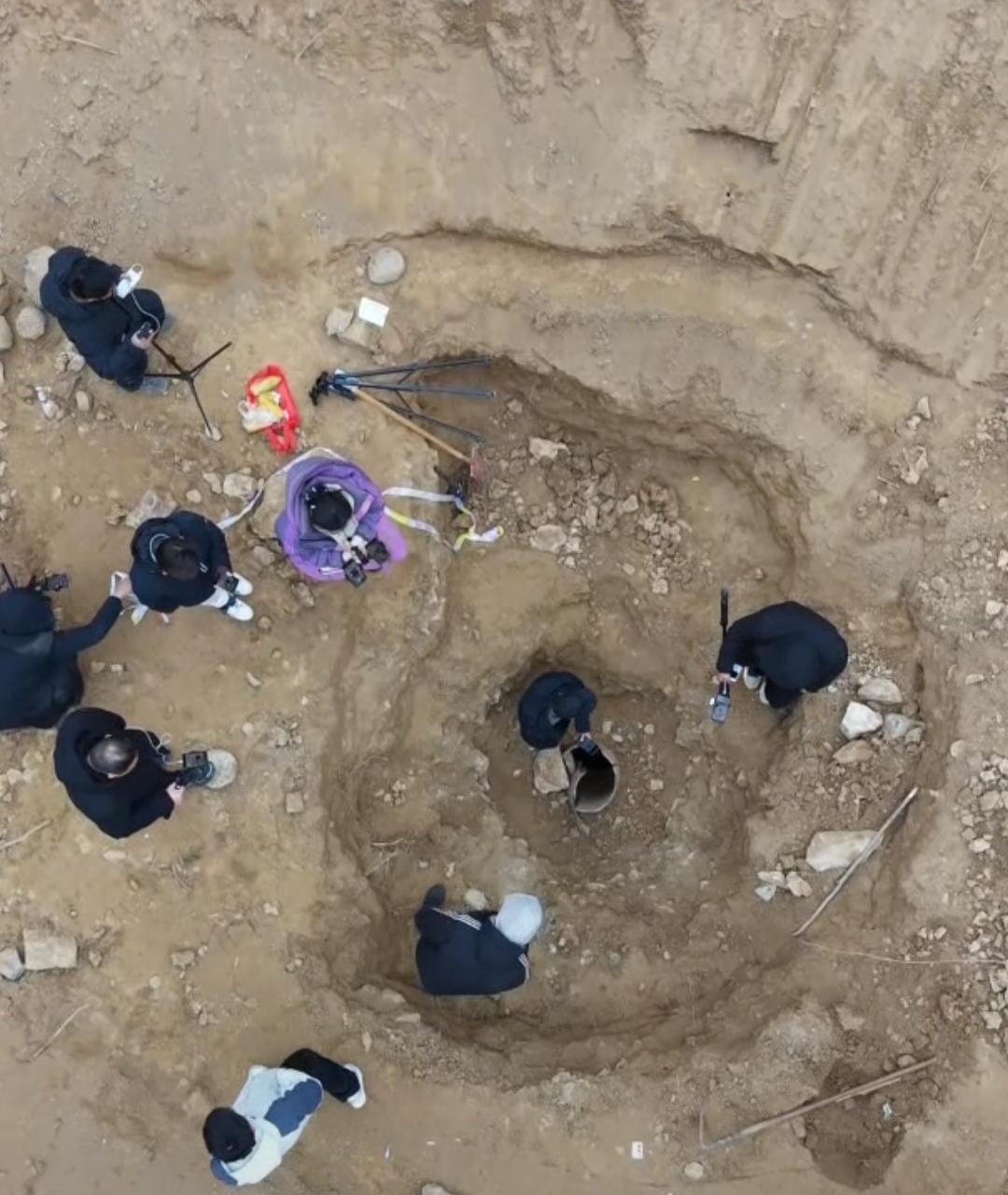 找到了，找到了，贾鲁河源头的冰泉，经过挖挖停停，停停挖挖之后，在专业师傅的