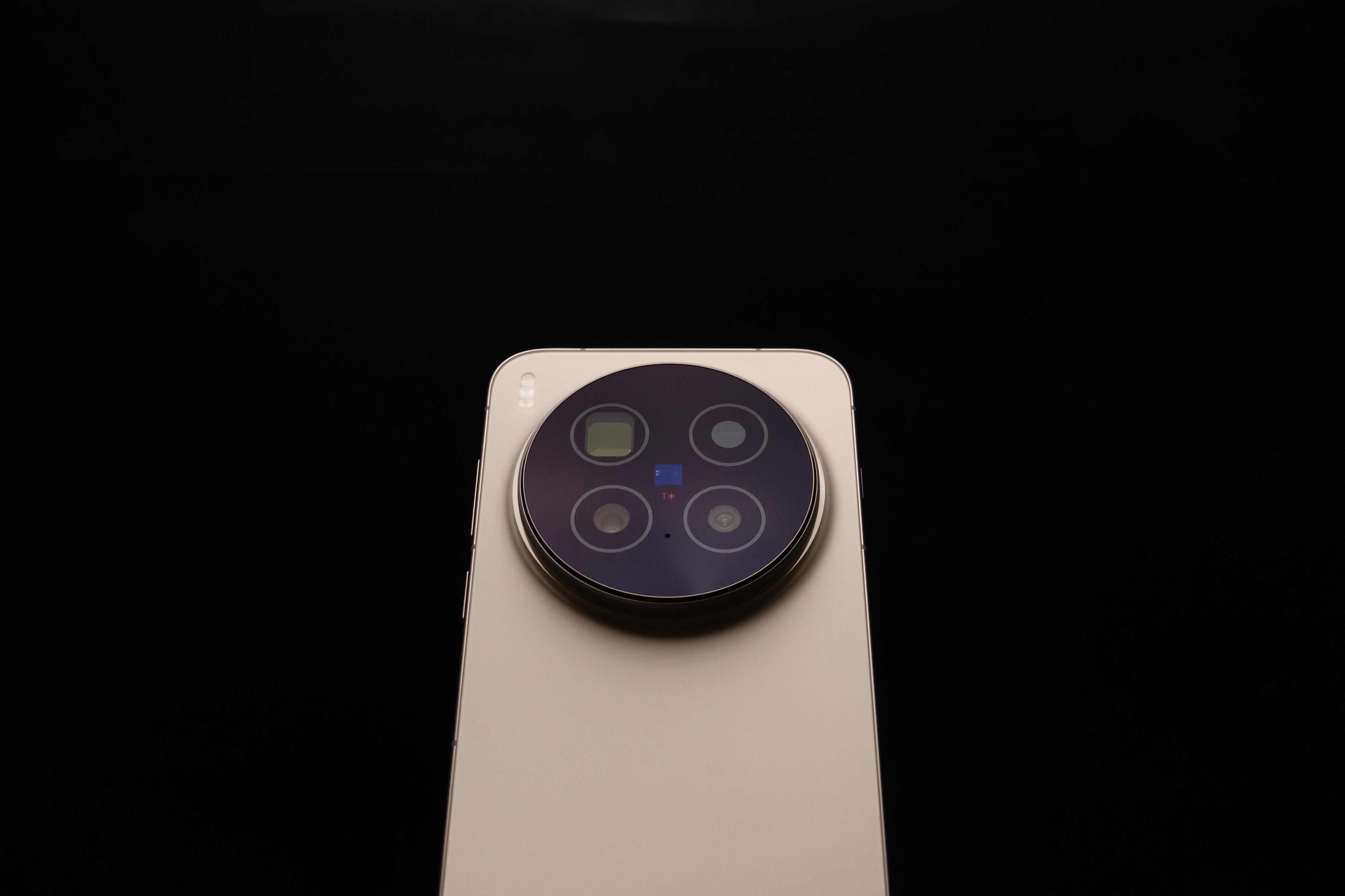 vivox300系列13日就要发布了，提前给大家放一波vivoX300P