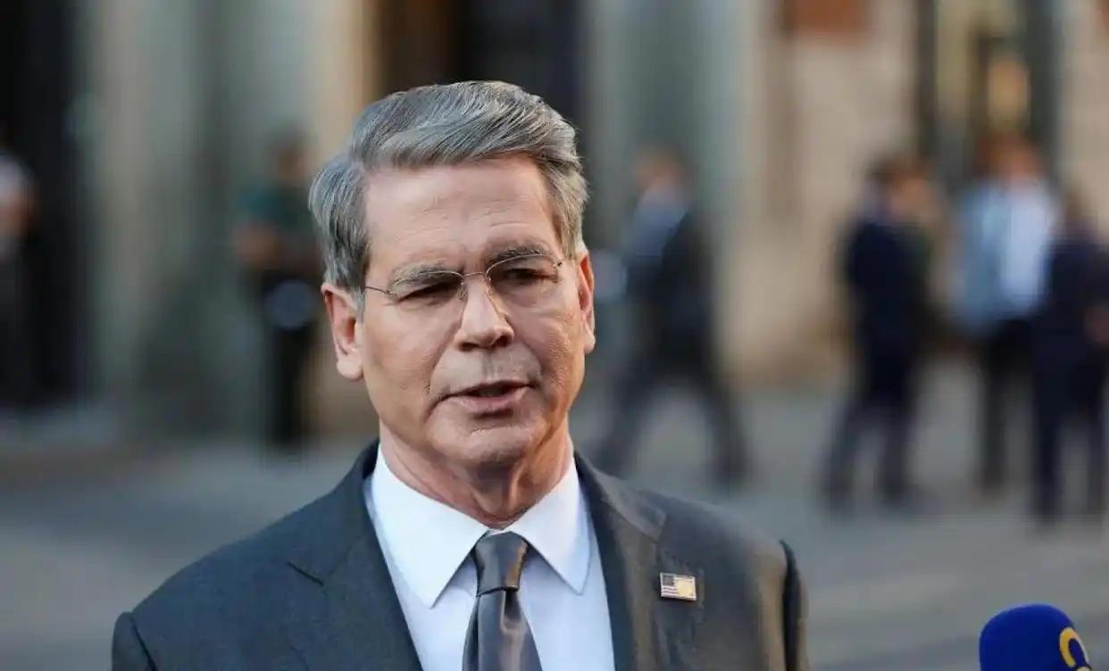 在美国财政部长贝森特叫嚣中国最高贸易官员李成钢在访问华盛顿期间表现得“失控”和“