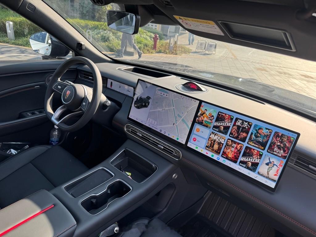 接着卓驭端到端4.0的活动，也顺便摸一下红旗的HS6，新的智能插混SUV。很好啊