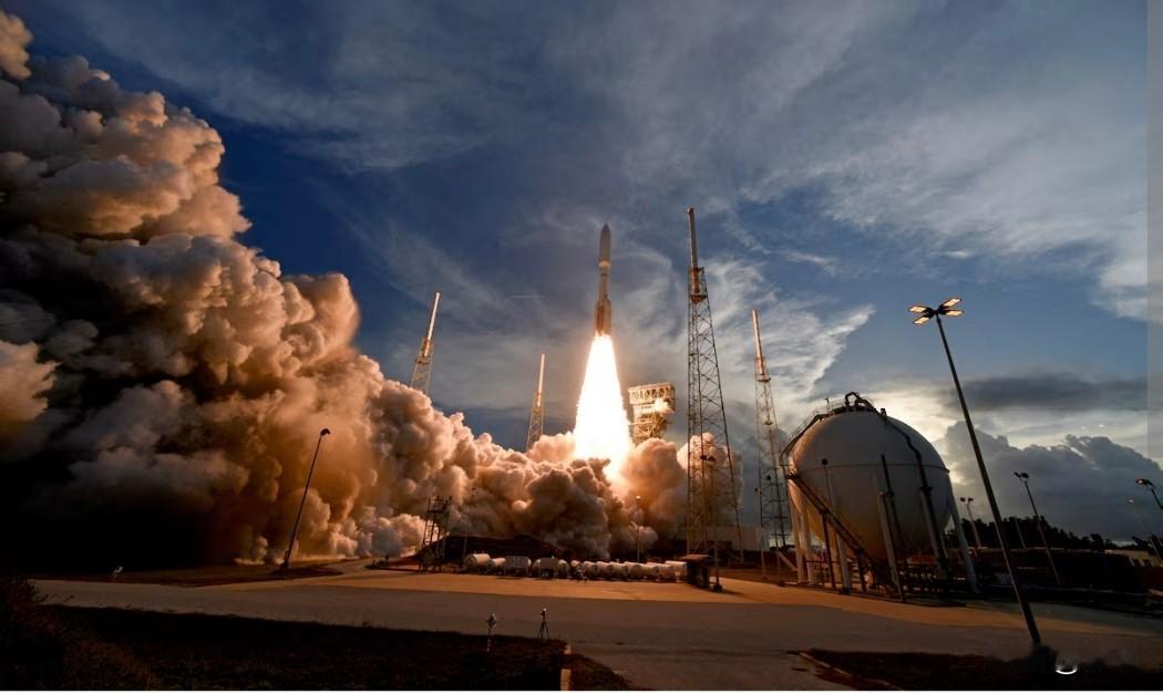 路透社实锤：马斯克贝索斯狂飙登月，不惜一切抢在中国2030年前！据路透社2