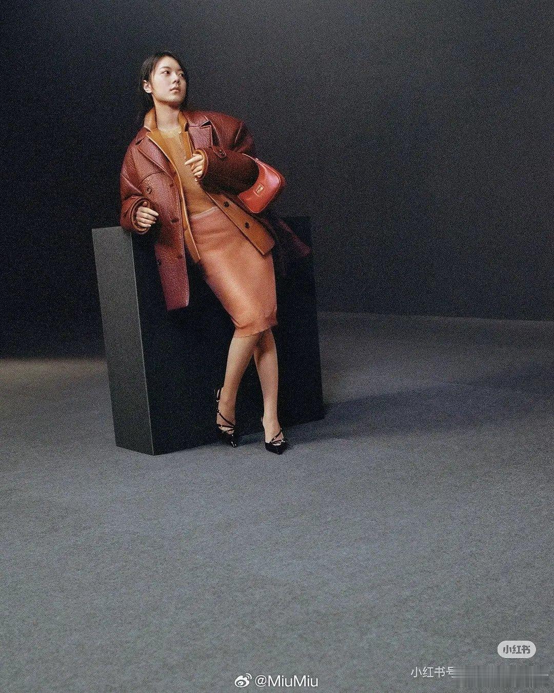 MiuMiu还得高个子人穿啊，赵今麦不适合这个衣服