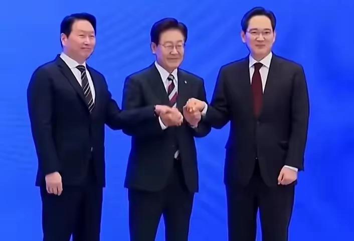 有一说一，在离婚这场角逐中，崔泰源还真不是李在镕的“对手”！李在镕离了婚，名誉