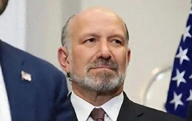 质问找错人了。面对美国要抢走台湾一半芯片产业的勒索，赵少康向大陆发出了质问：“你