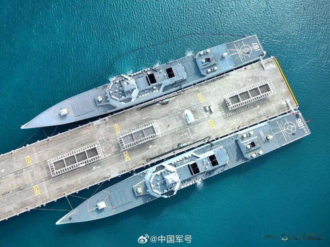 两艘055同港停靠，人类驱逐舰的颜值和武力值天花板尽显无疑​​​