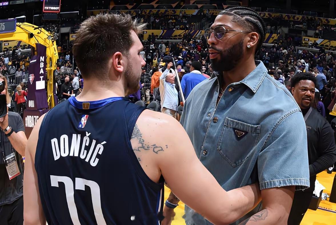 NBA热点：用里弗斯换回浓眉，东契奇+浓眉+老詹三巨头能否成行？浓眉已向奇才提交
