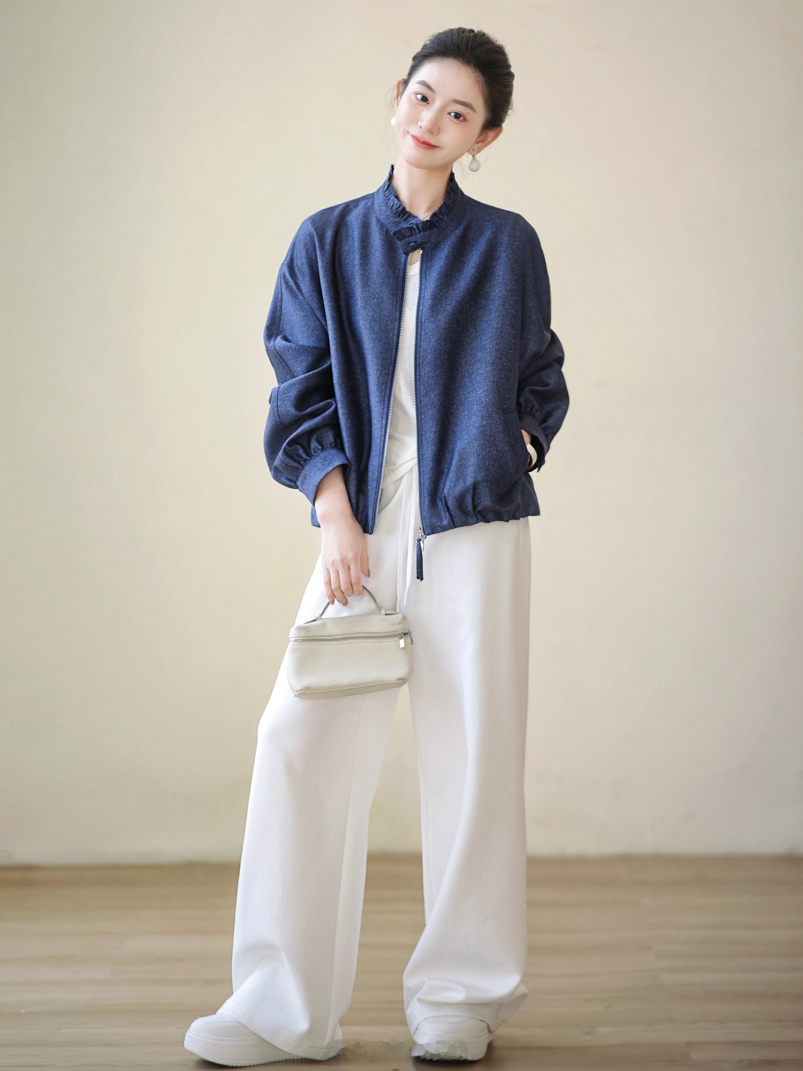 本粒将穿上这件等春天！32姆米真丝羊毛外套垂顺细腻还有微微光泽显白又好看还有