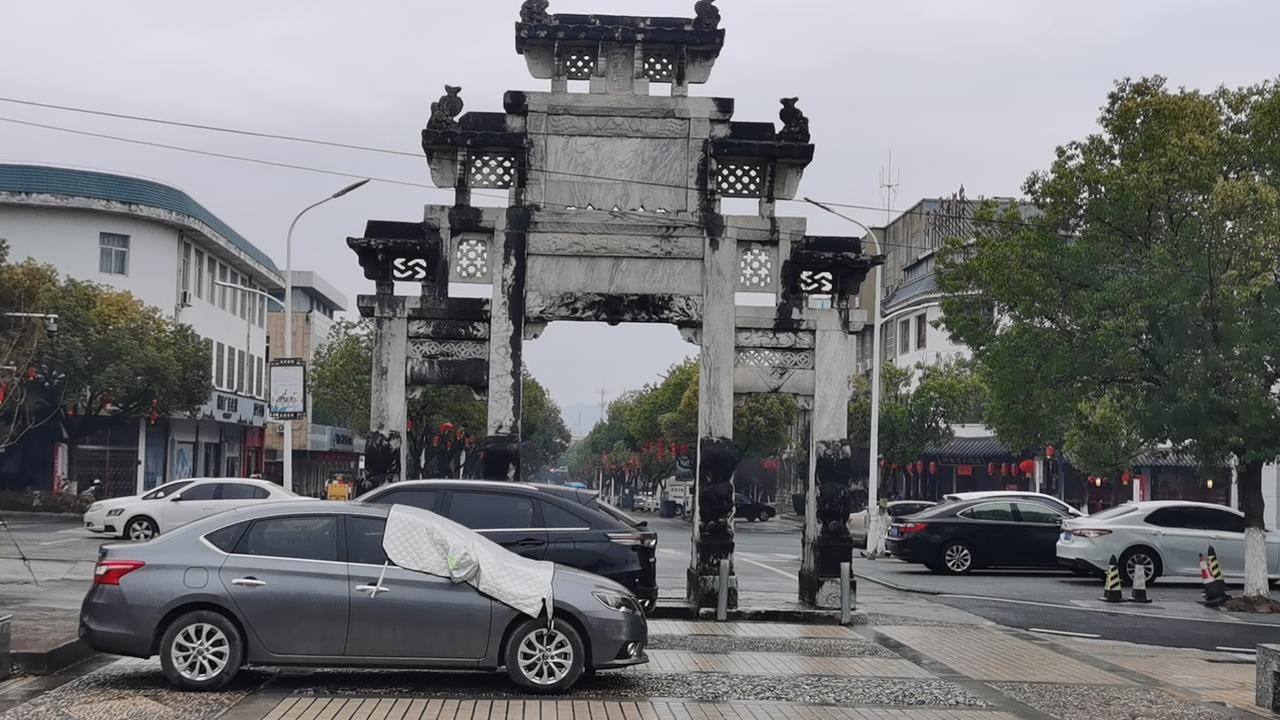 年龄到了，马上就要退二线，离正式退休也不远了。心里偶尔会有“提前慢下来”的念头—