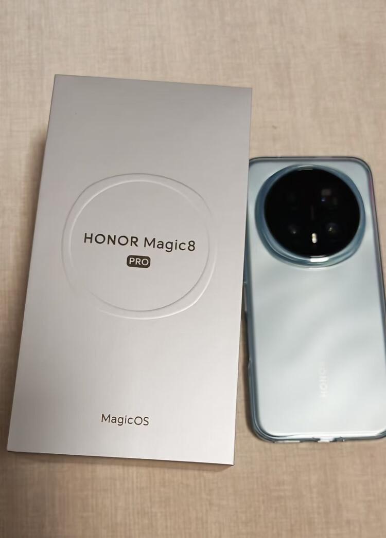 入手荣耀Magic8Pro就“后悔”了？朋友最近买了荣耀Magic8Pro