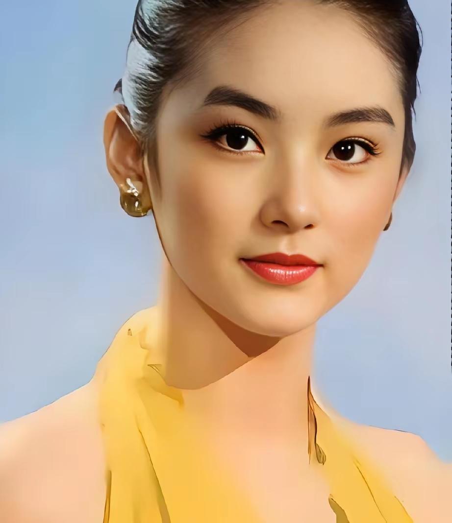 林青霞奥黛丽赫本邓丽君这四位在娱乐圈真能名垂青史了以你们的审美谁的影响