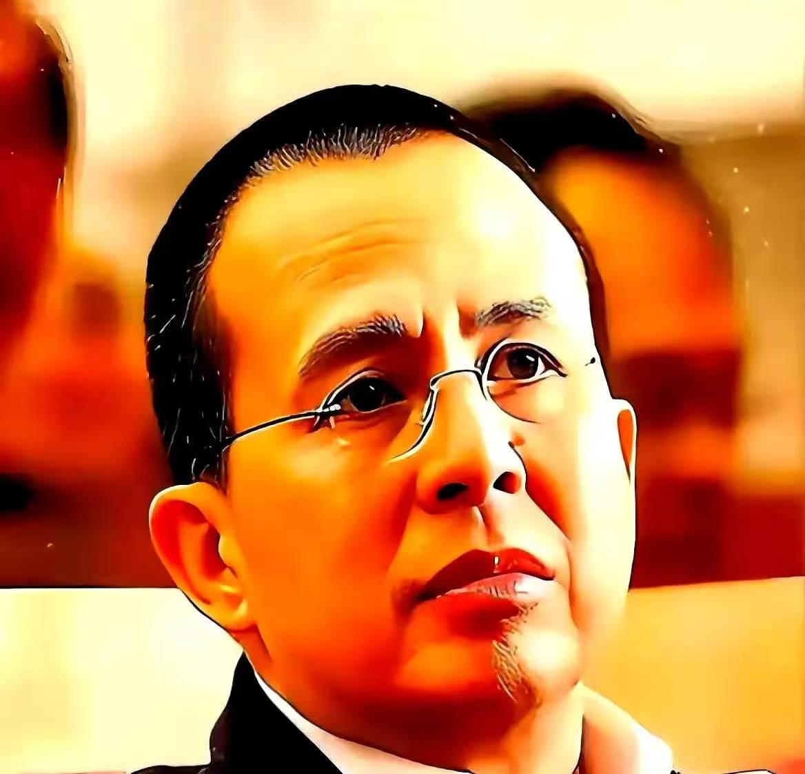 令人意外，贴身保护李泽楷整整11年的保镖洪立明被解雇了，临走连件纪念品都没捞着