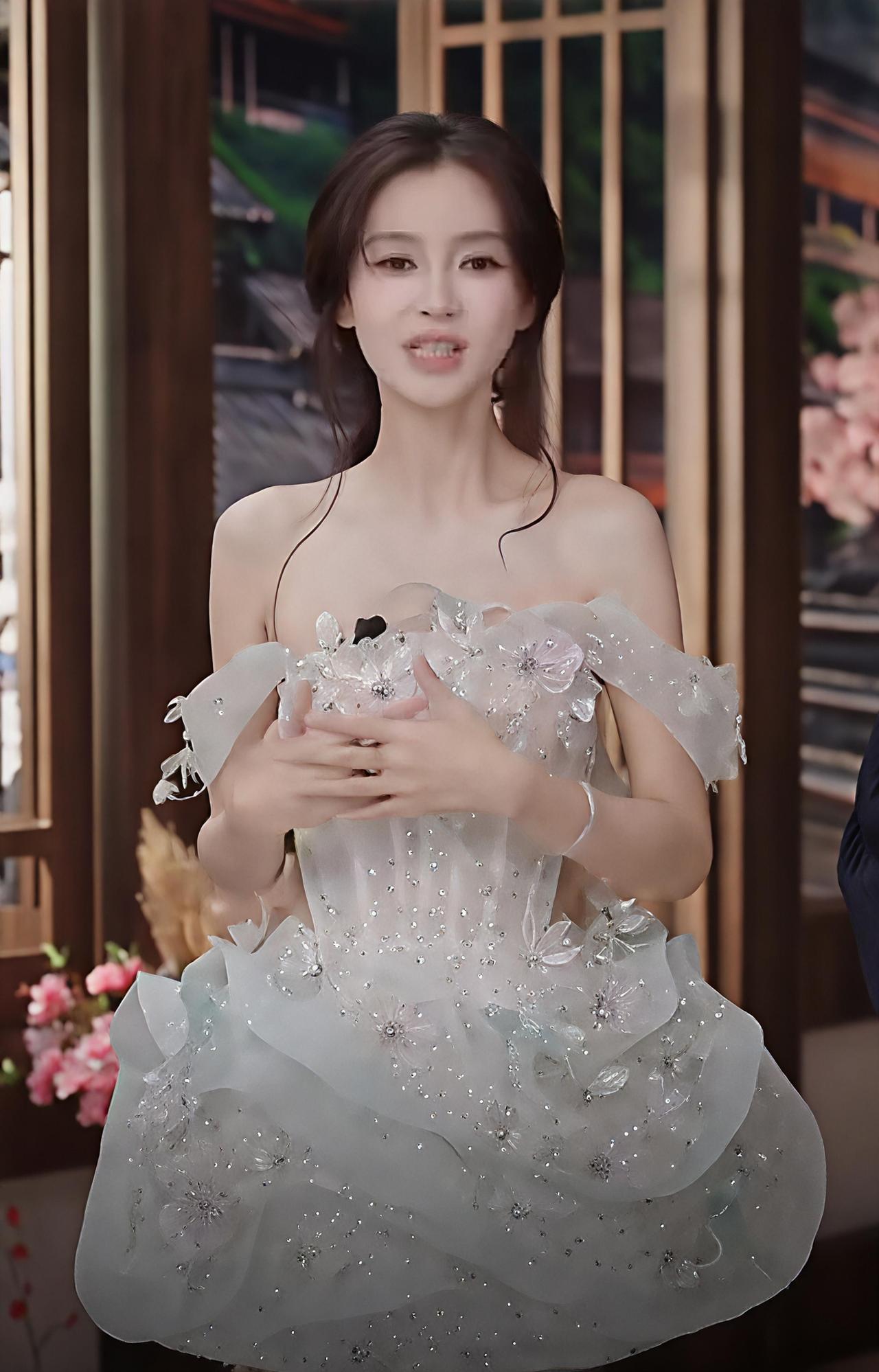 陈赫狂刷礼物给baby，这关系是真的铁！6月13日，Angelababy在红