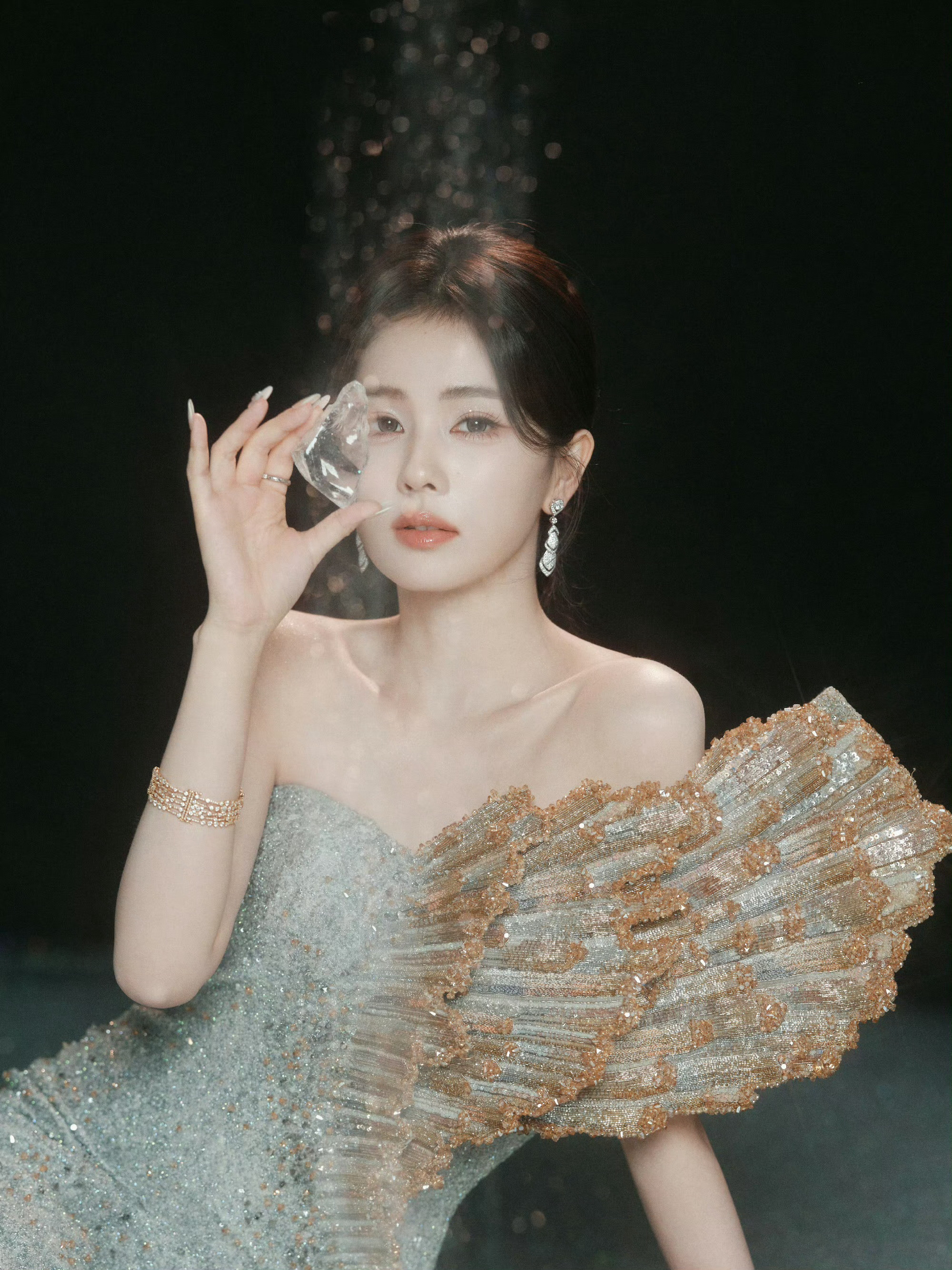 白鹿还有第二套，这裙子好看好特别白鹿我今天穿了个被子