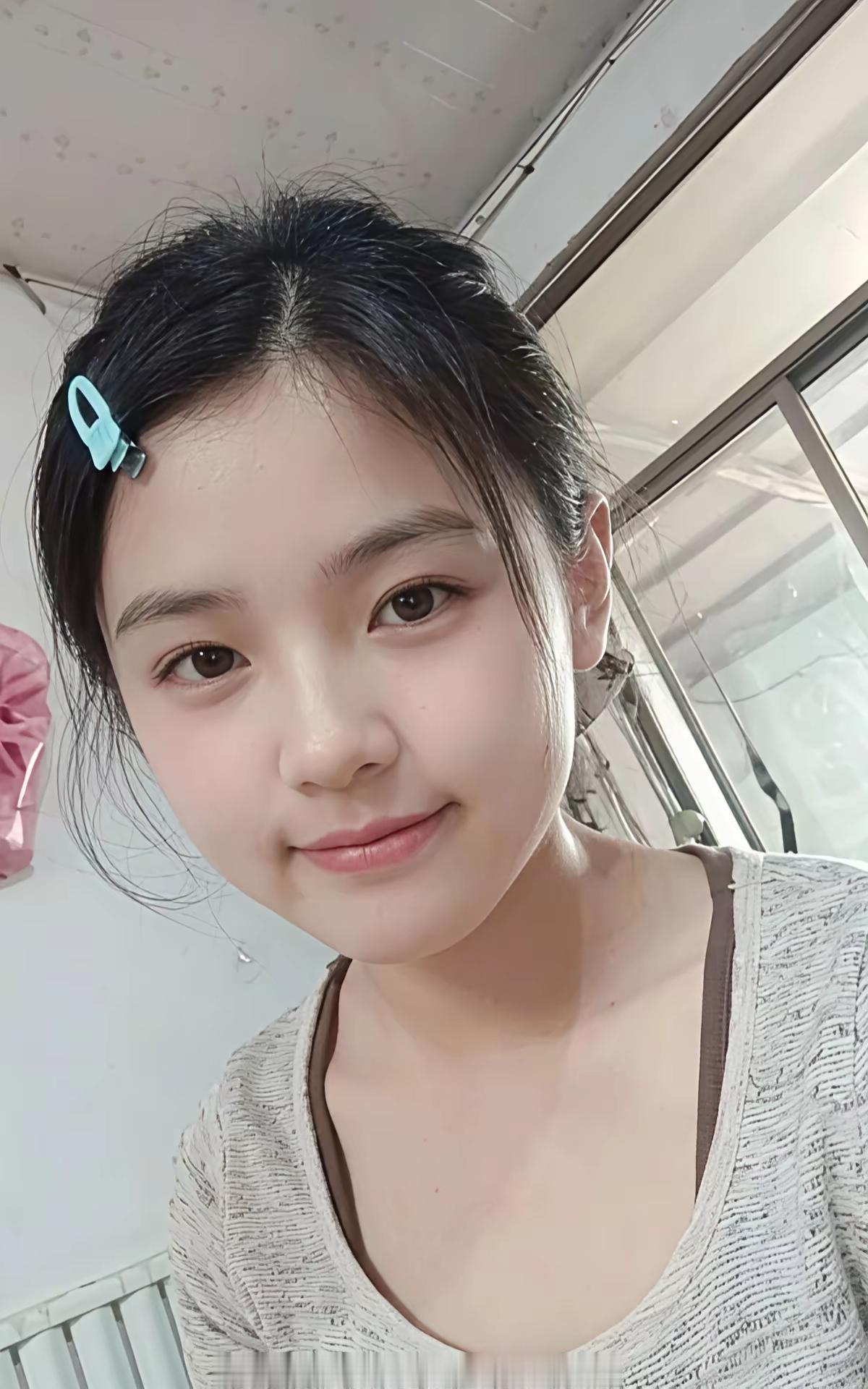 大学生要记住，一定要让自己有本事。大学生的本事，就跟职场的敲门砖和硬通货一样