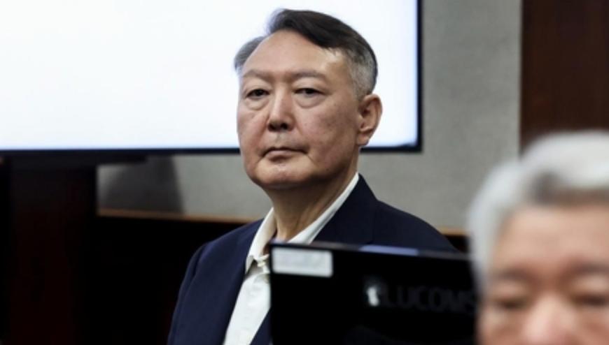 【尹锡悦至少要入狱10年】根据韩联社的报道称，韩国特别检察组在针对尹锡悦案的