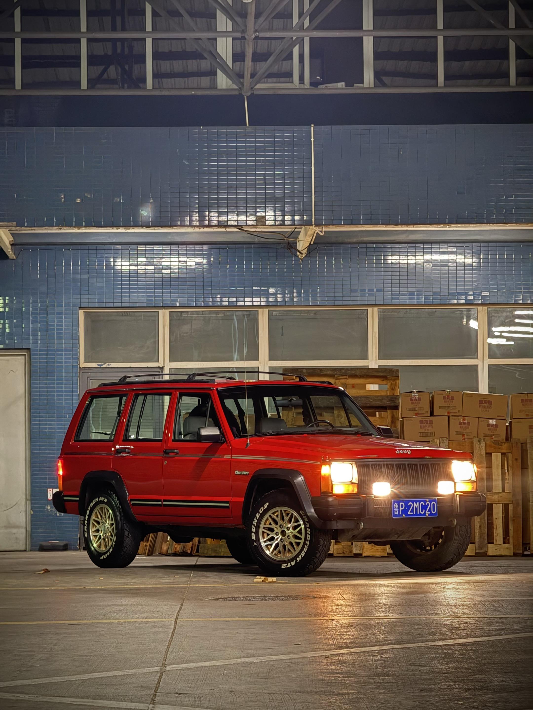 当年越野老炮的梦想之车。jeep 切诺基M6