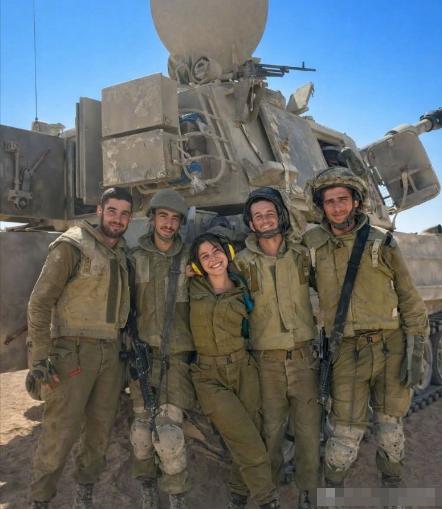 这五名以军士兵属同一个坦克乘组，他们不求同年同月同日生、但求同年同月同日死，大伙