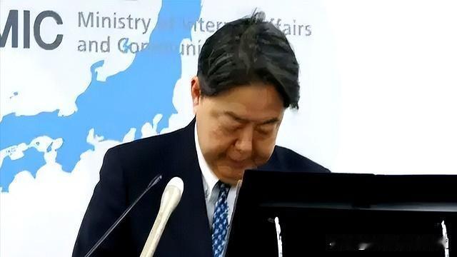 日本自民党正在找一条新的保命路线！近日，正当日本首相高市早苗在欧洲参加G7峰