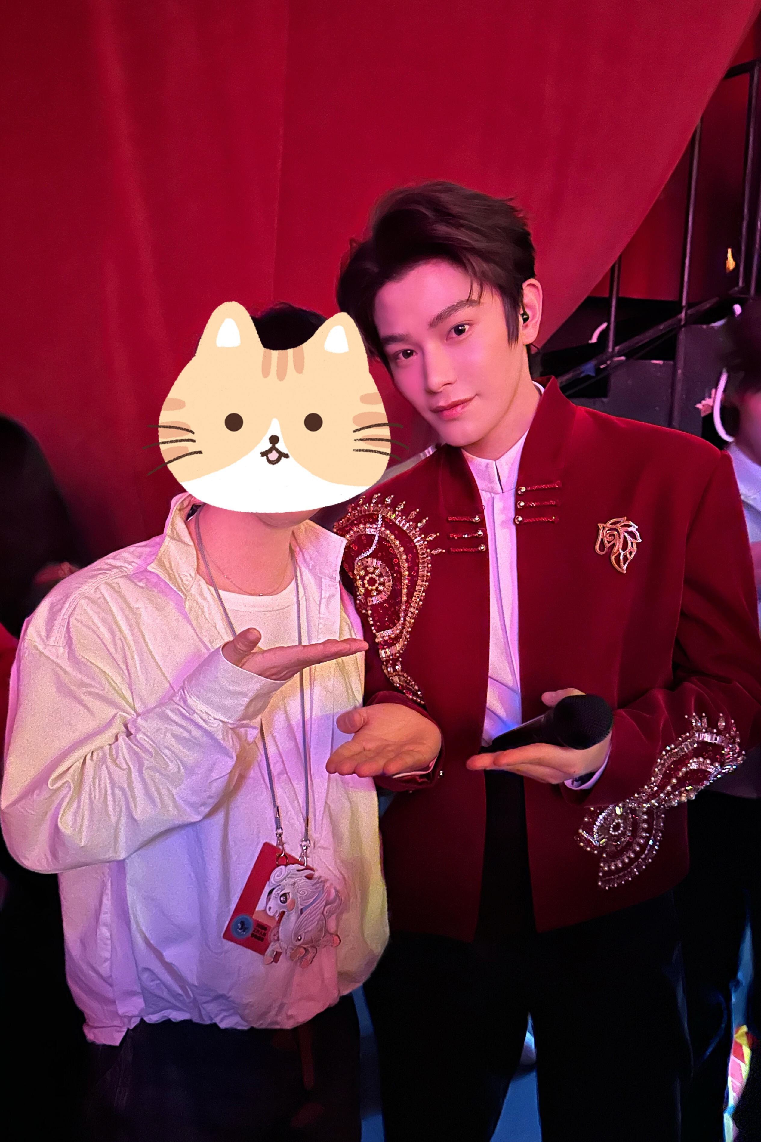 丁禹兮春晚后台合照没见过的！春晚工作人员发了和丁禹兮的后台合照📸好帅啊