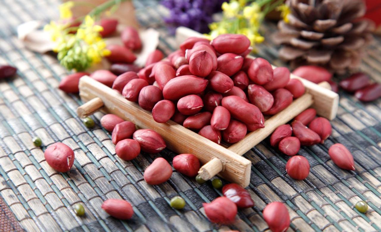 吃出来的健康，原来我们平时吃的这几样就可以让你健健康康了1。多吃蒸茄子，血管软