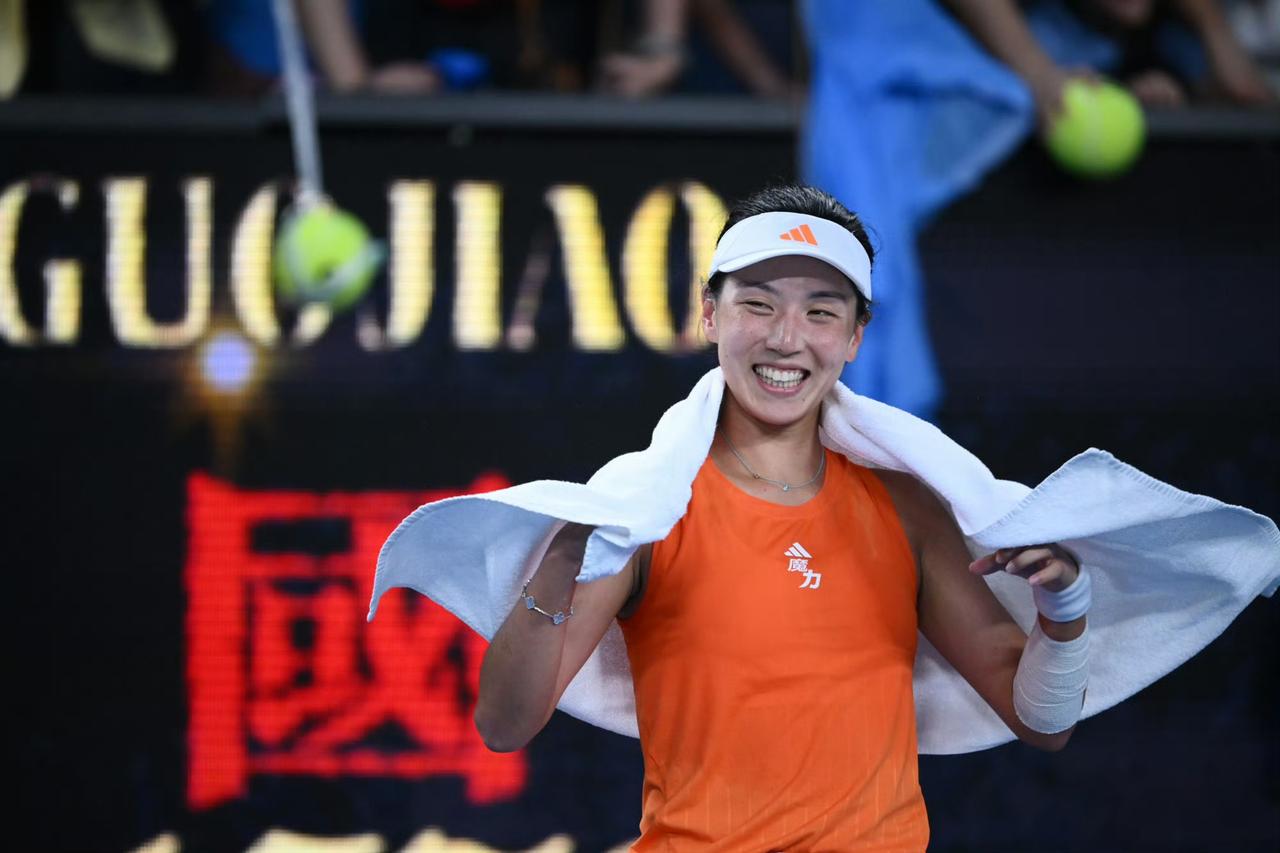 1月26日，王欣瑜在澳网16强战拼尽全力，还是输了。输给世界第四，比分看着挺接近