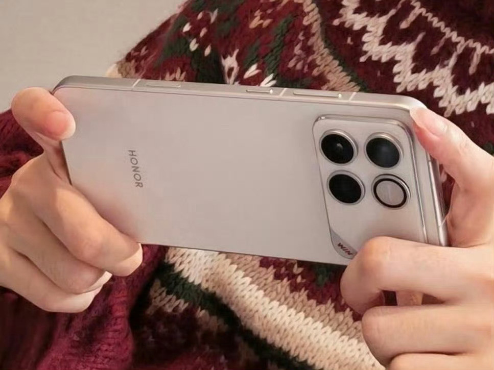 荣耀WIN真机上手照来了！这外观满分10的话能给几分？这可是首款骁龙8EGen