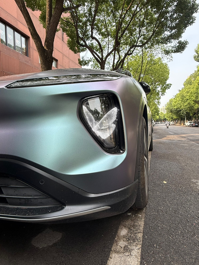 开上蔚来后悔吗今儿跟许久未见的老朋友见面，她开的是A5，问我从雷克萨斯换到蔚来