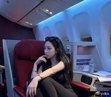 坐姿虽然⁠不‏⁠咋地，但颜值是‎真能打。