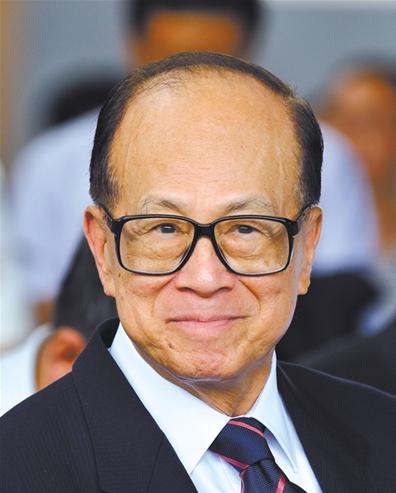 李嘉诚1700亿清仓英国，当年吹捧避风港的公知反被打脸听说李嘉诚又跑了？这位被